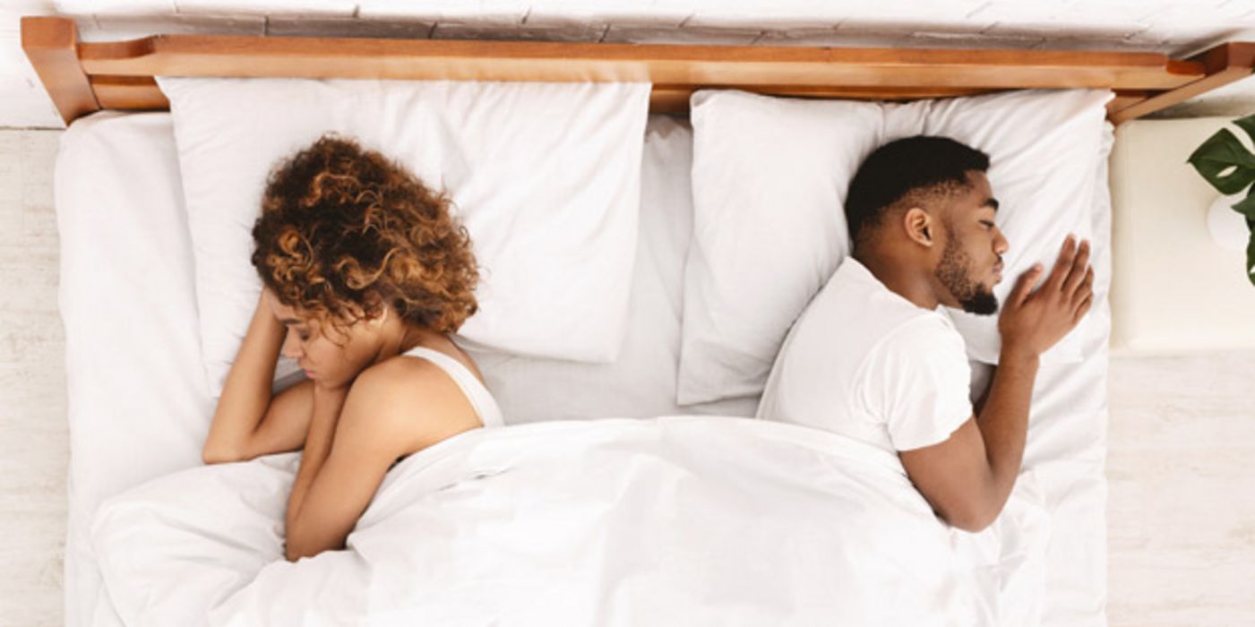 Die richtige Matratze und Schlafposition trägt einiges zur Schlafqualität bei.
