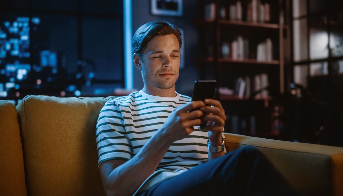 Intensive Handynutzung schadet Spermien | aponet.de