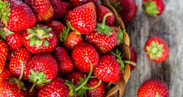 Erdbeeren könnten bei chronisch entzündlichen Darmerkrankungen helfen.