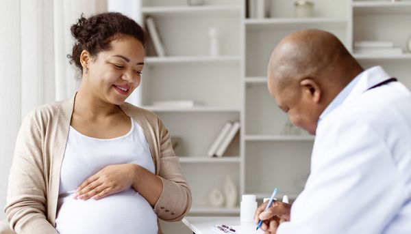 Keuchhusten: Impfung in der Schwangerschaft wirkt bis in die Baby-Nase