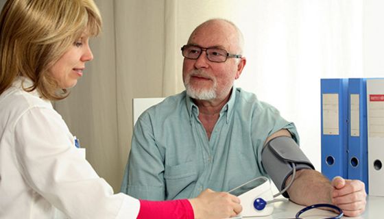 Ein niedrigerer Blutdruck reduziert das Risiko für Herz-Kreislauf-Erkrankungen erheblich.