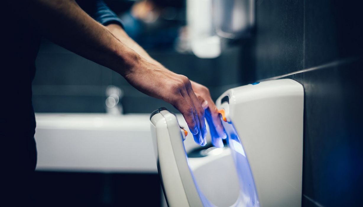 Händetrockner Sind Unhygienischer Als Papierhandtücher | Aponet.de
