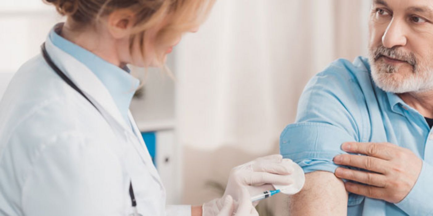 Personen ab 60 Jahren wird empfohlen, sich gegen Gürtelrose impfen zu lassen.
