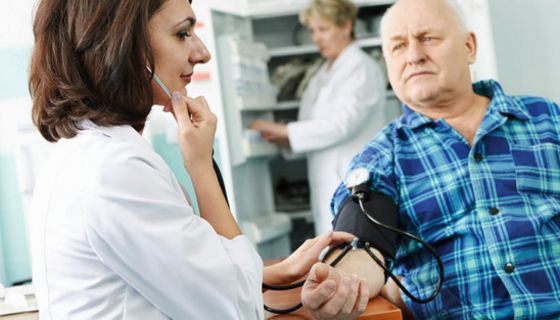 Schuppenflechte-Patienten leiden oft auch unter anderen Symptomen.