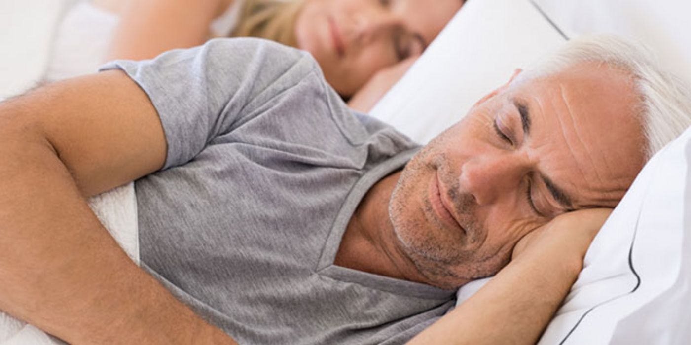Schlafapnoe-Patienten könnte der Wirkstoff Dronabinol helfen.