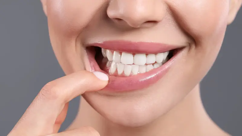 Hinter Zahnfleischbluten kann eine ernste Erkrankung stecken.