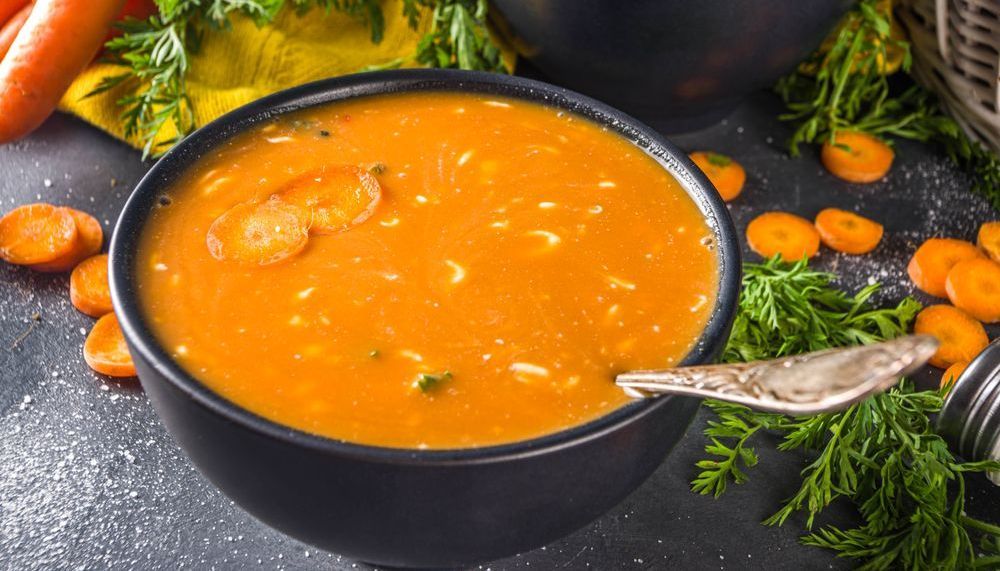 Karottencreme-Orangensuppe mit Ingwer | aponet.de