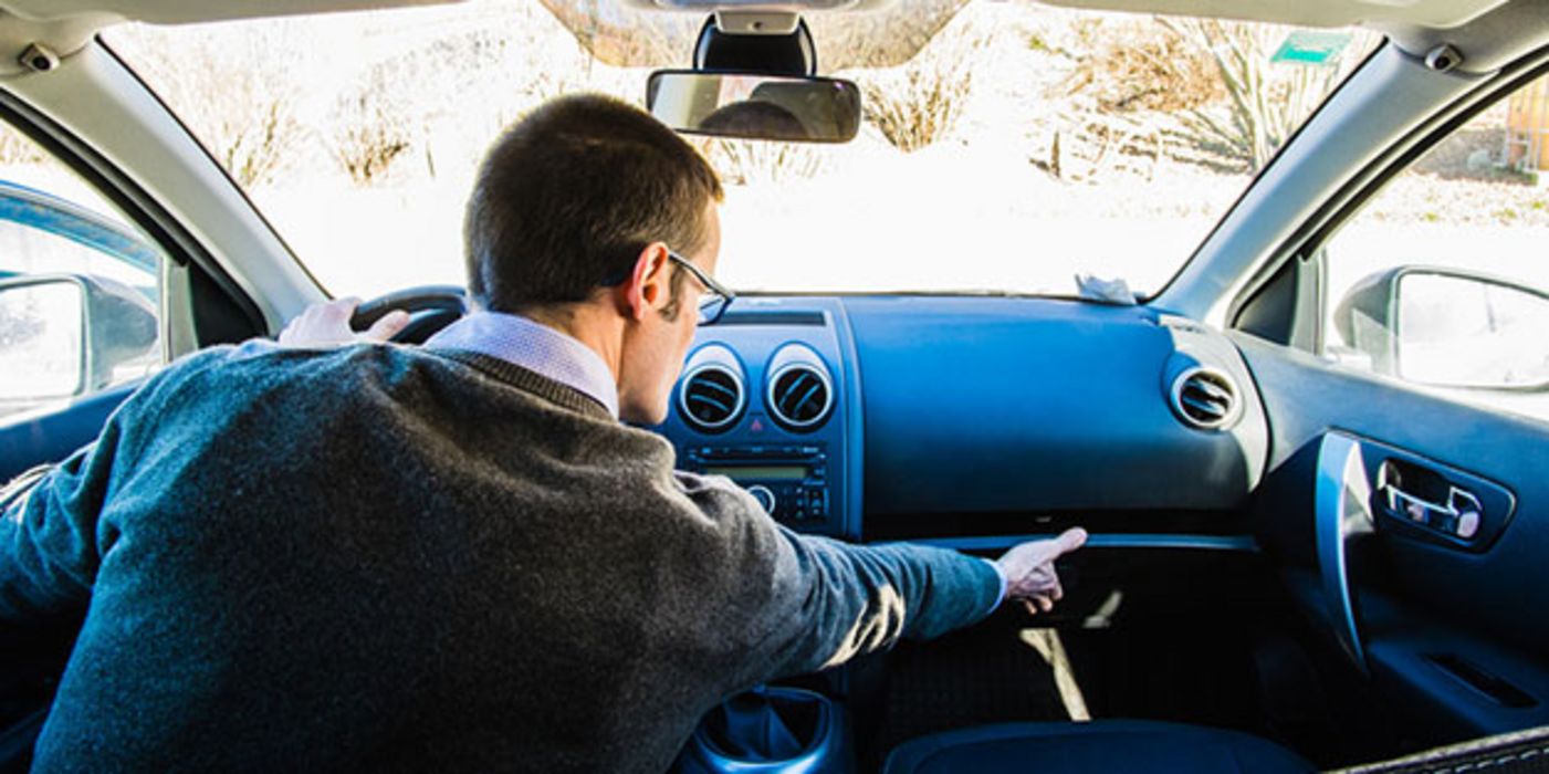 Wer sich beim Autofahren am stärksten ablenken lässt