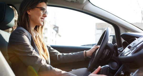 Musikhören beim Autofahren lindert Stress und entlastet sogar das Herz. 