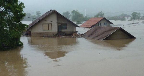 Überflutetes Haus in Hochwassergebiet.
