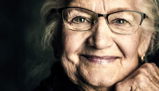Mit dem Alter wird unser Gesicht immer asyemmtrischer.