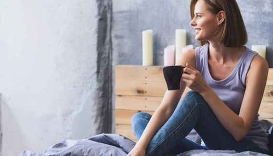 Das Koffein im Kaffee gibt Schwung. Menschen mit Migräne genießen ihn jedoch besser in Maßen.