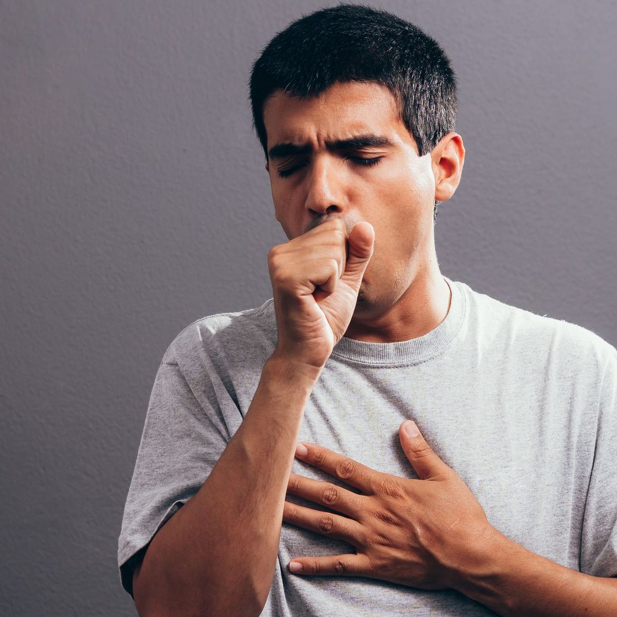 Bronchitis: Efeu allein hilft besser als Efeu plus Thymian | aponet.de
