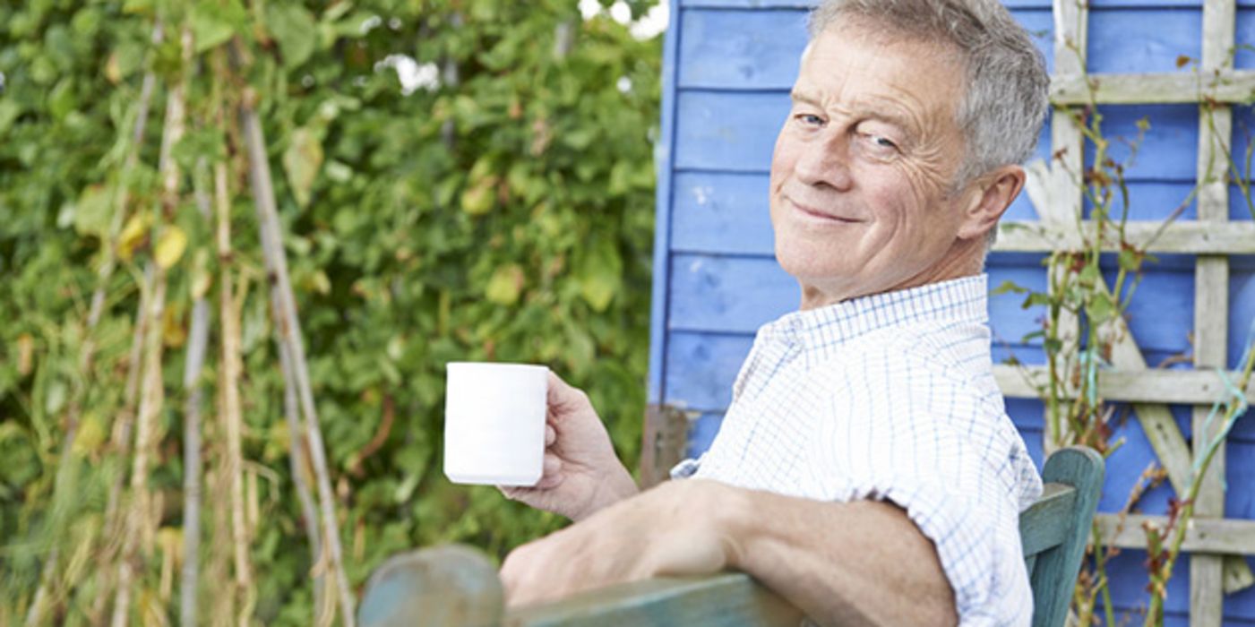 Täglich vier Tassen Kaffee könnte vor einem Darmkrebs-Rückfall schützen.