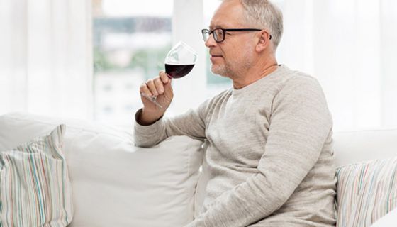 Alkohol erhöht das Risiko für Herzrhythmusstörungen.