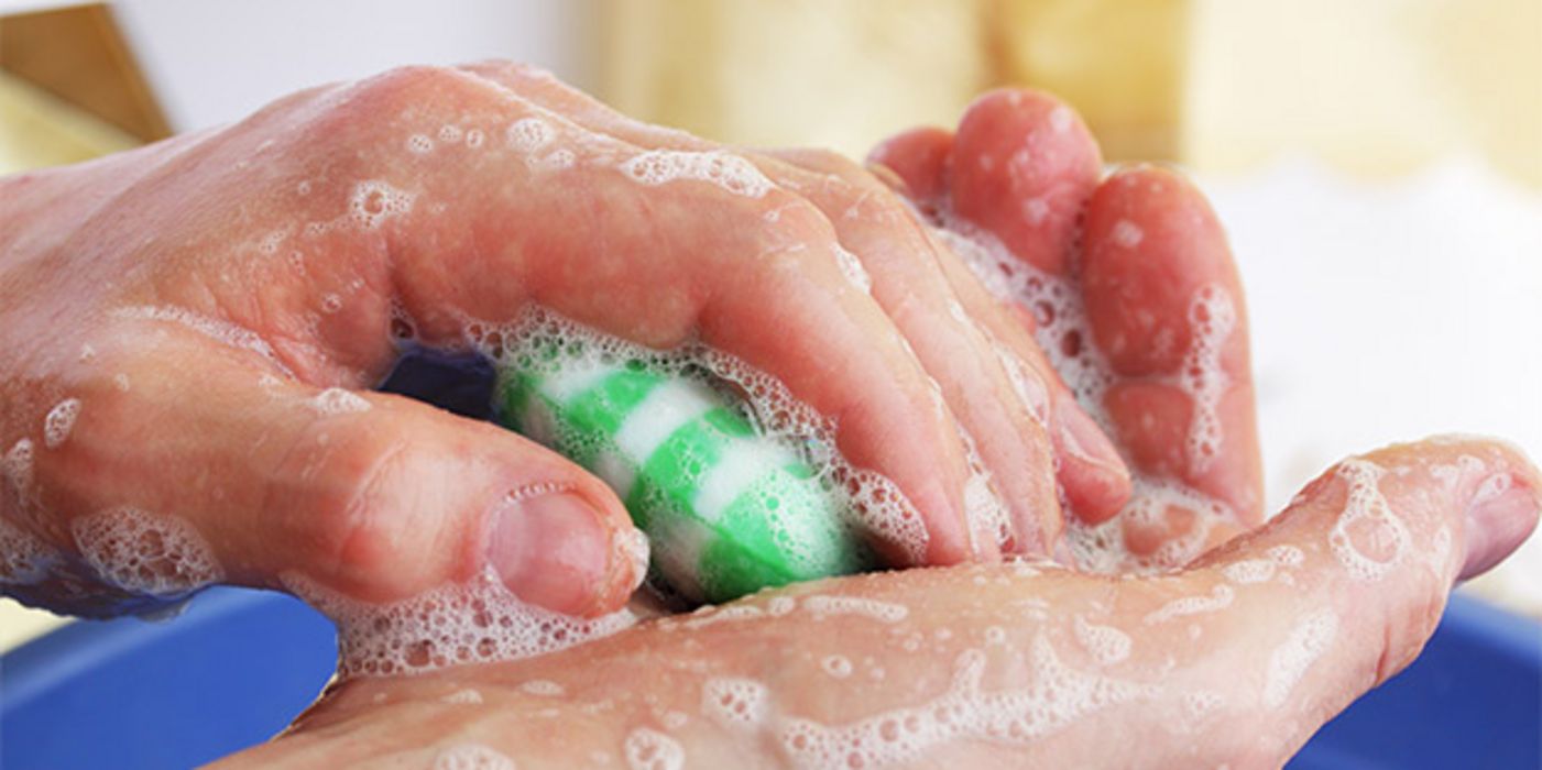 Männer wäschen sich seltener die Hände als Frauen.