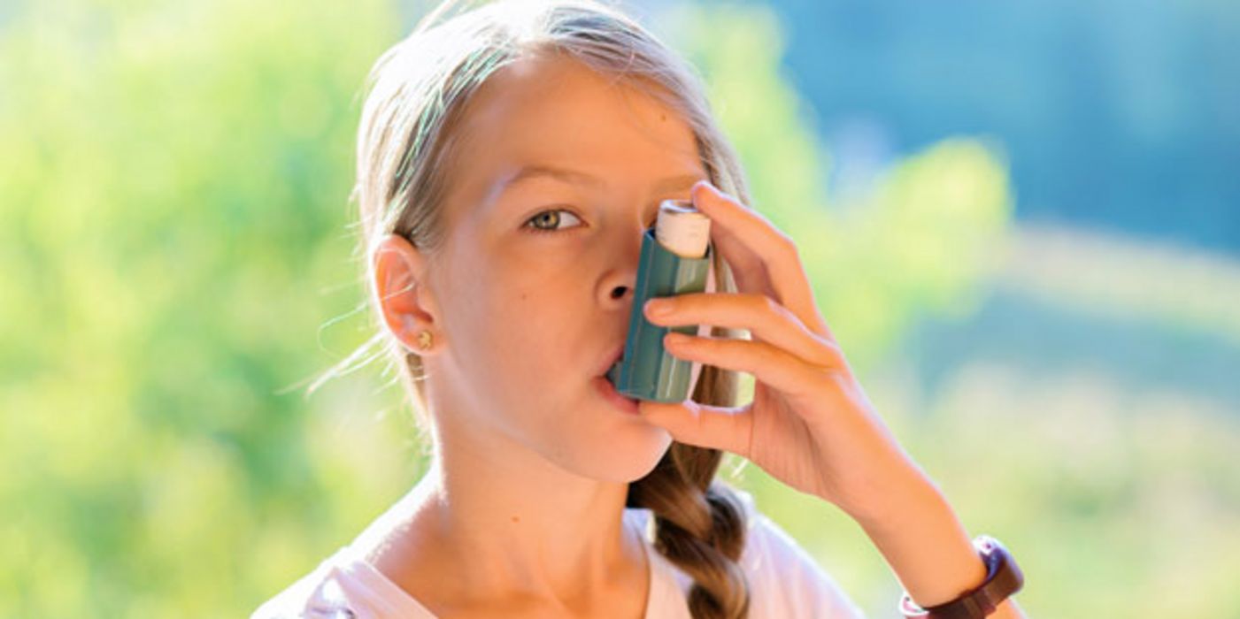 Junge Asthma-Patienten verzichten auf oft auf eine Inhalierhilfe, was sich auf die Wirkstoff-Menge auswirken kann.   
