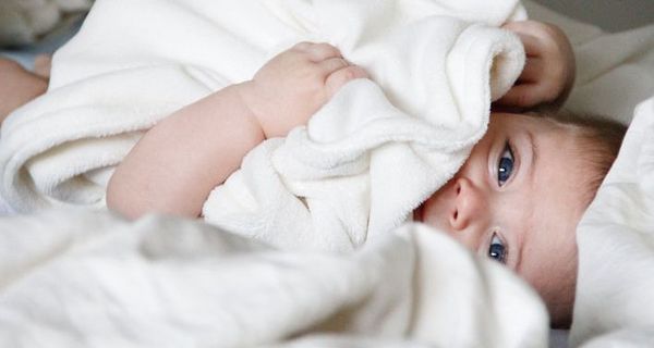 Erste Hilfe verläuft bei Kindern in einigen Fällen anders.