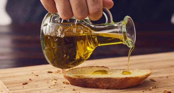 Pflanzenöl ist einer neuen Studie zufolge nicht gesünder als Butter.
