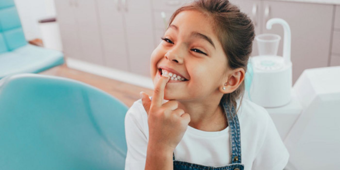 Karies kommt bei Kindern häufig schon bei den Milchzähnen vor.