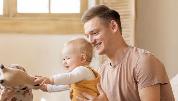 Väter & Babys: Beeinflusst der Umgang die Gesundheit im Schulalter?