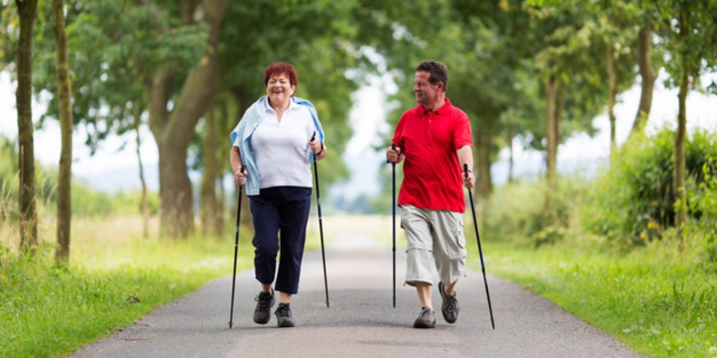 Menschen mit chronisch-obstruktiver Lungenerkrankung (COPD) können den Krankheitsverlauf durch regelmäßige Bewegung und Sport günstig beeinflussen. 