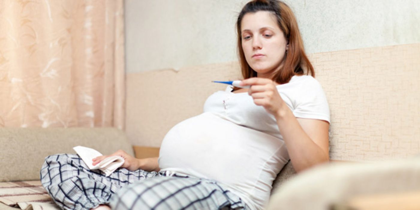 Erkrankt die Mutter in der Schwangerschaft, kann sich das auch auf das ungeborene Kind auswirken.