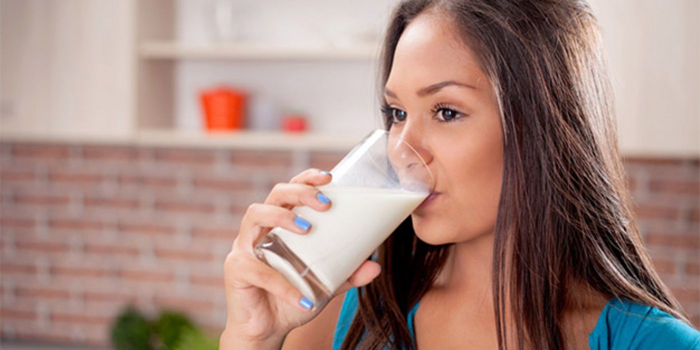 Milch enthält bestimmte Stoffe, die mit dem Schilddrüsenhormon reagieren.