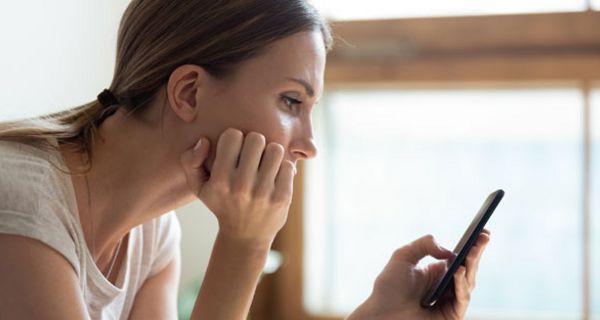 Manche Menschen bekommen regelrechte Panik, wenn sie ihr Handy nicht griffbereit haben.