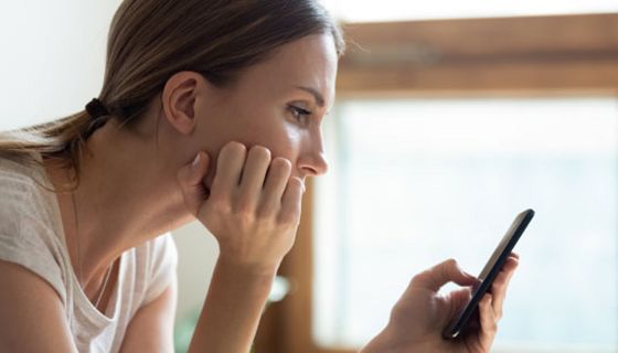 Manche Menschen bekommen regelrechte Panik, wenn sie ihr Handy nicht griffbereit haben.