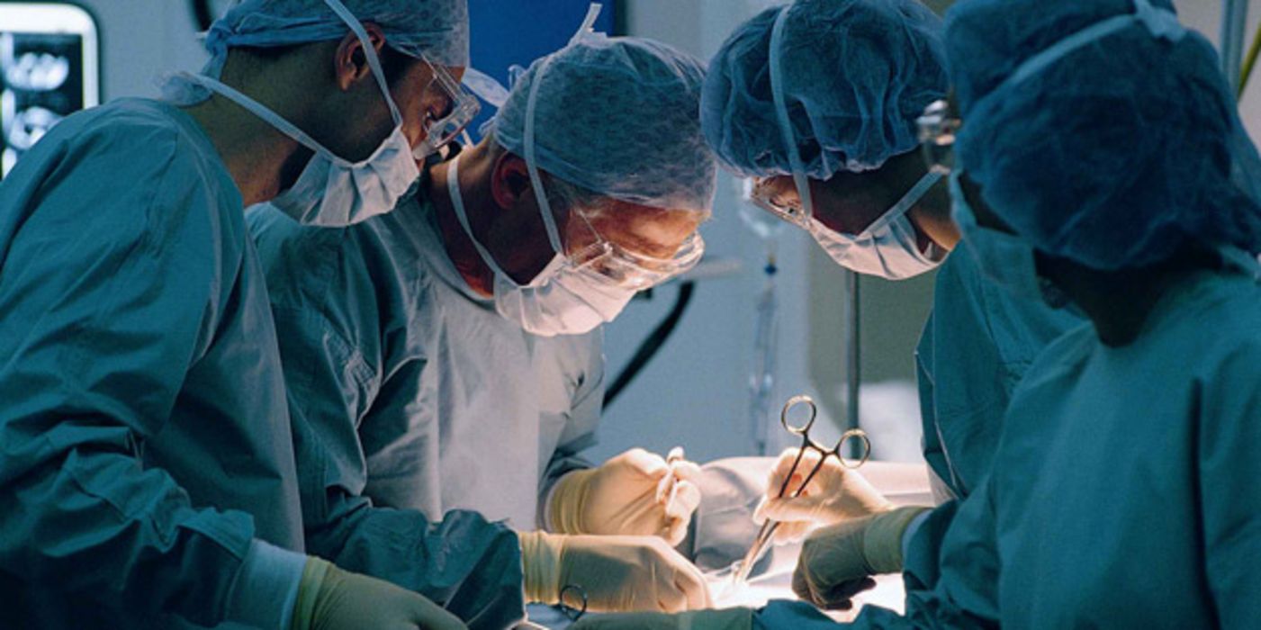 Operationssaal mit Chirurgen