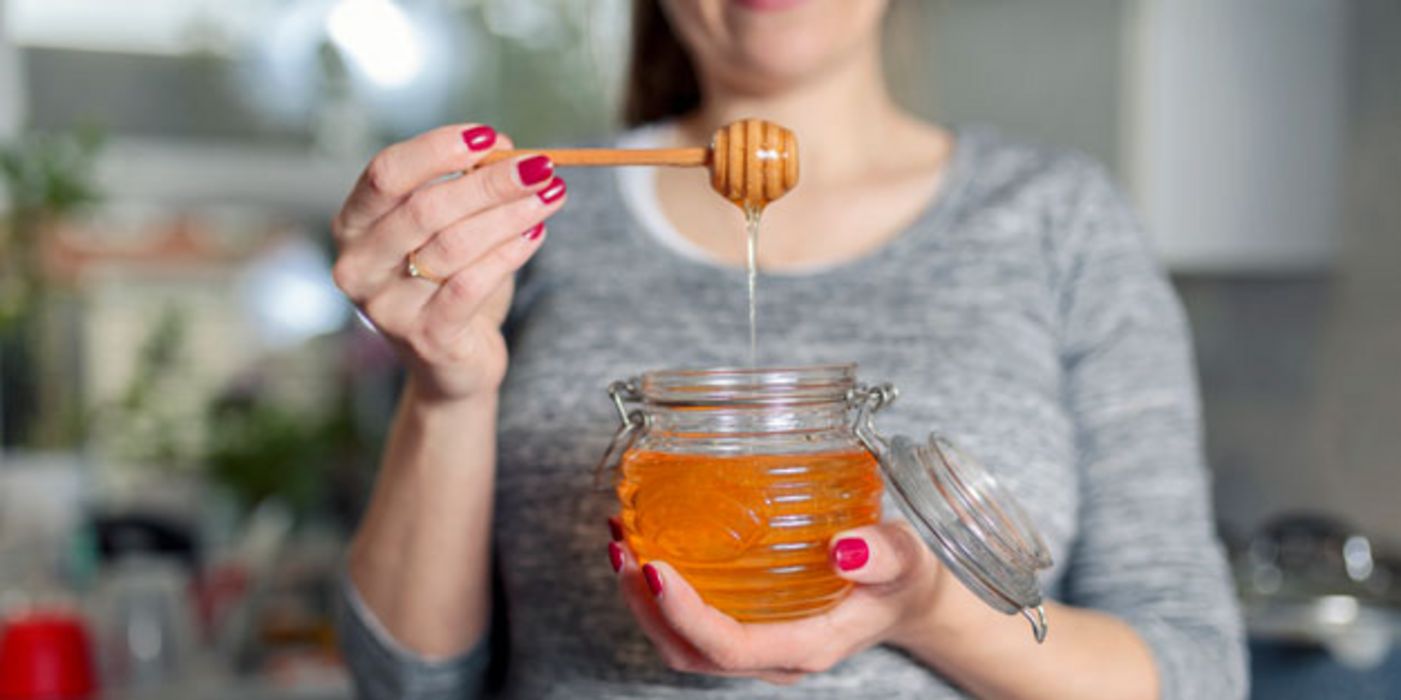Honig ist ein beliebtes Hausmittel bei Husten.