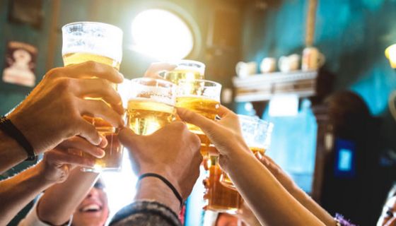 Beim Eigenbrauer-Syndrom werden Betroffene betrunken, ohne Alkohol getrunken zu haben.