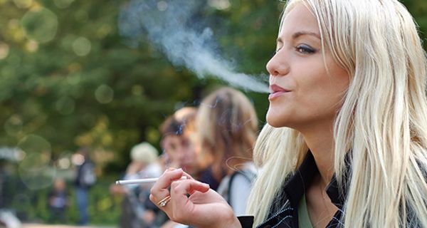 Immer weniger Menschen in Deutschland rauchen.