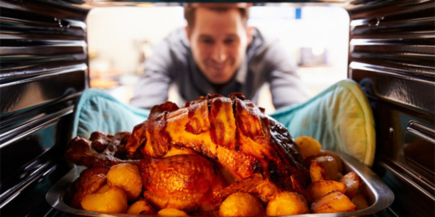 Fettreiche und üppige Mahlzeiten treiben den Cholesterinspiegel in die Höhe.