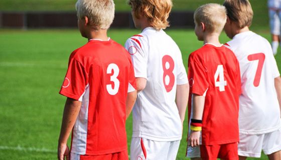 Übermäßiges Training führt zu Sportverletzungen und Spätschäden am Bewegungsapparat.