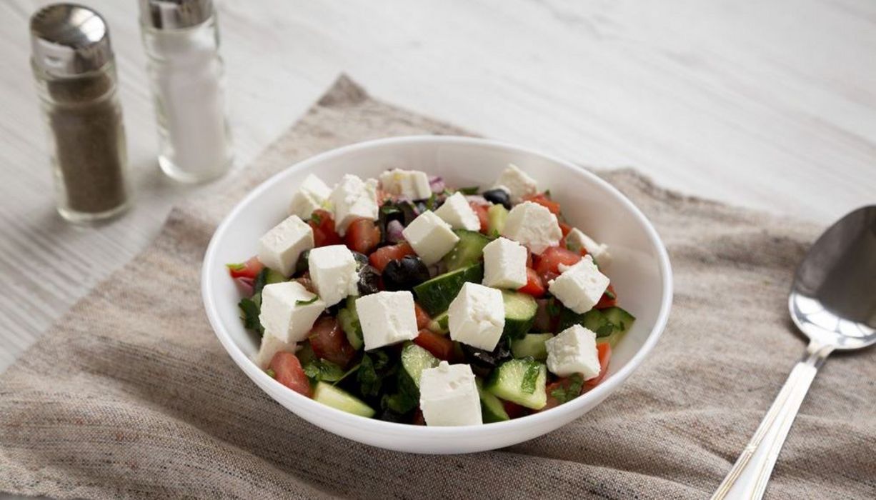 Griechischer Hirtensalat mit Schafskäse | aponet.de