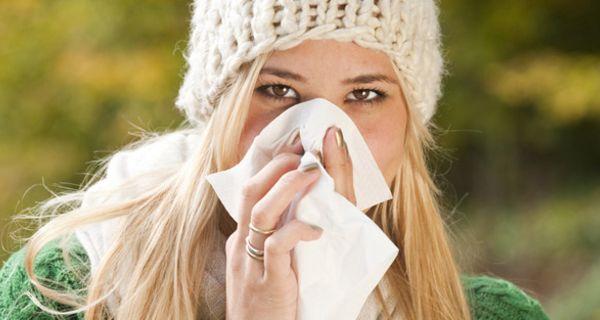 Ein harmloses Nasenbakterium könnte vor Krankheiten schützen.