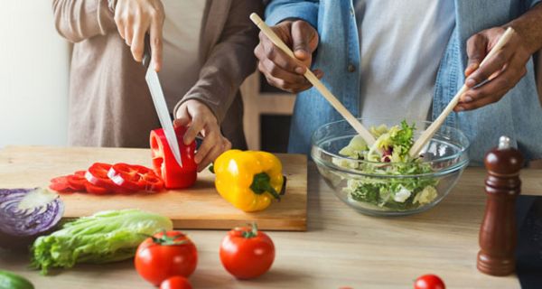 Eine vegetarische Ernährung senkt das Risiko für die koronare Herzkrankheit.