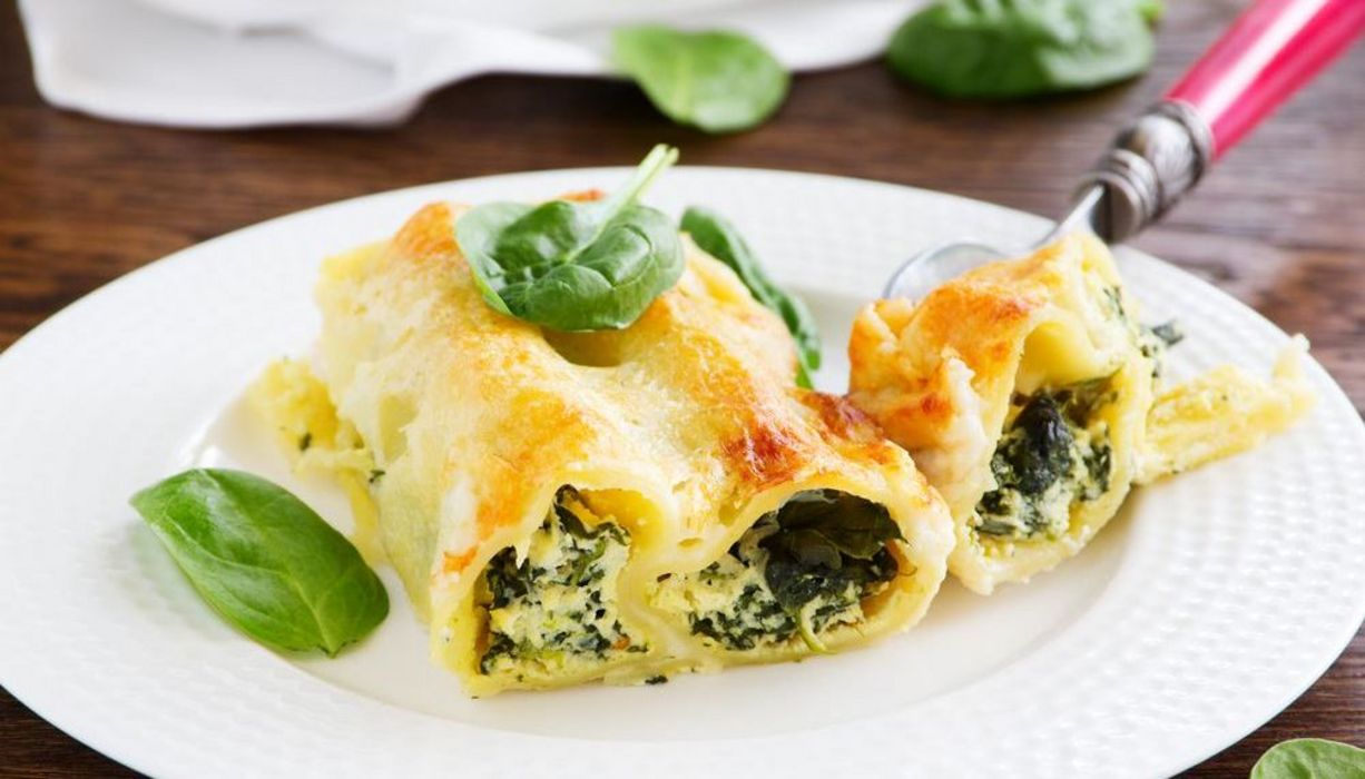 Cannelloni mit Spinat-Ricotta-Füllung und Rucolasalat | aponet.de