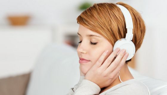 Musik in Kombination mit Schmerzmitteln zeigt eine gute Wirkung.