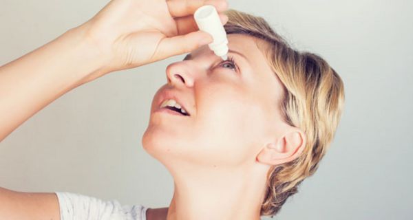 Trockenes Auge: Neue Art von Augentropfen könnte bisherige Medikamente bald ergänzen.
