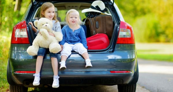 Für Kinder sind lange Autofahrten oft eine Tortur.