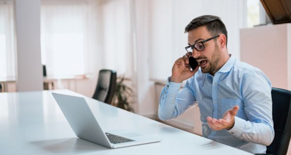 Gestikulieren macht auch am Telefon Sinn.