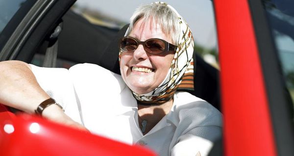 Frau mit Sonnenbrille