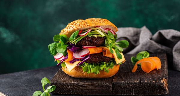 Foto von vegetarischem Hamburger.