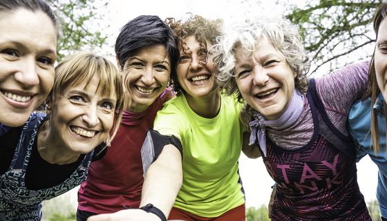 Gruppe von Freizeit-Sportlerinnen 40+