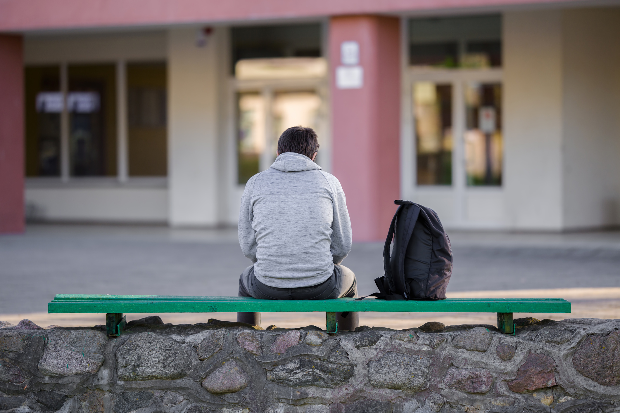  Einsamkeit ist, anders als oft vermutet wird, auch bei jungen Menschen ein großes Thema. 
