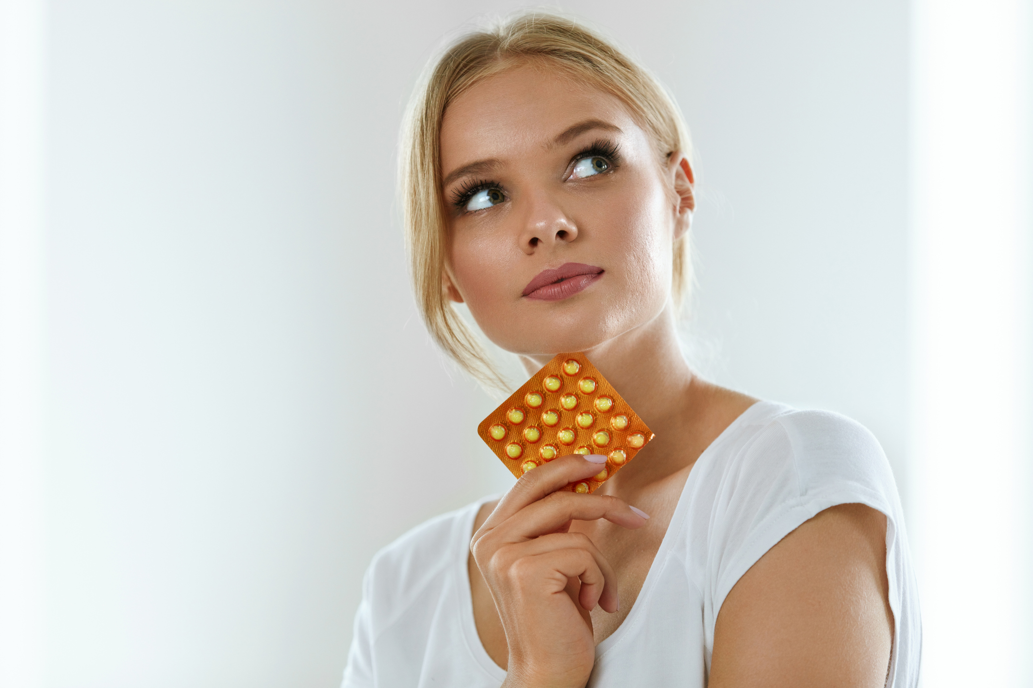  Bei manchen Frauen kann es einige Zeit dauern, bis die Fruchtbarkeit nach dem Absetzen von hormonellen Verhütungsmitteln zurückkehrt. 