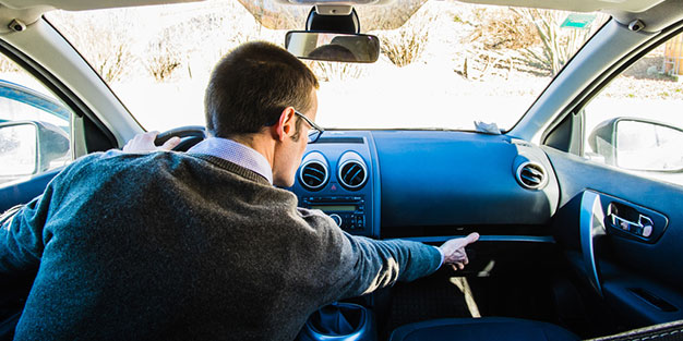 Wer sich beim Autofahren am stärksten ablenken lässt | aponet.de